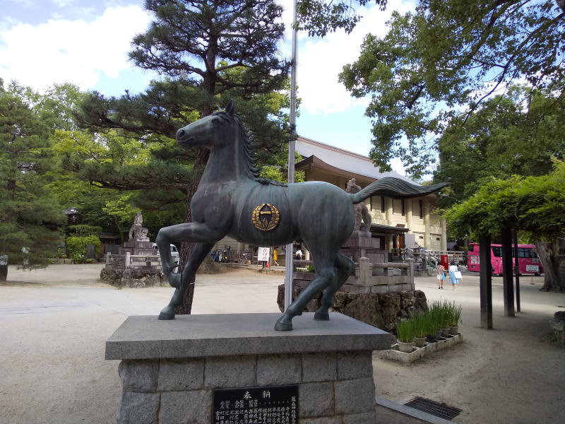 勝ち馬像 / 京都 ブログ ガイド