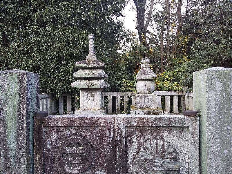 足利、楠木の墓 / 京都 ブログ ガイド