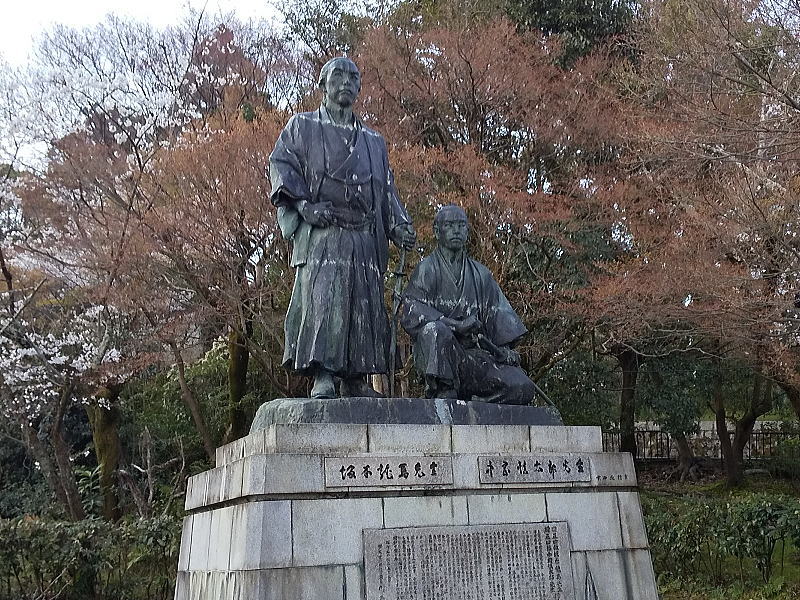 円山公園 坂本龍馬と中岡慎太郎の銅像