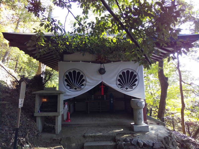 奥の院 屏風坂の地蔵堂 / 京都ブログガイド