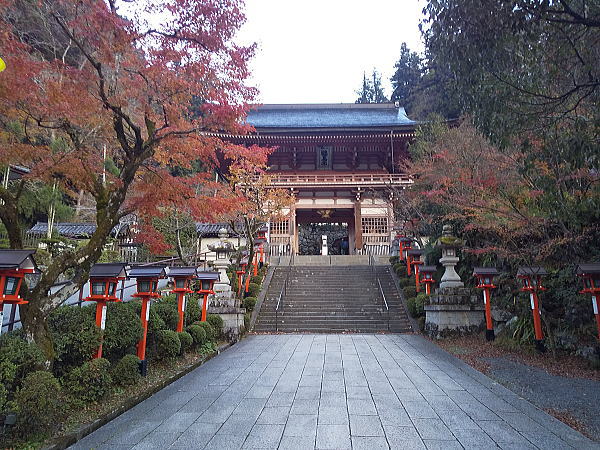 鞍馬寺 仁王門 / 京都観光旅行ガイド