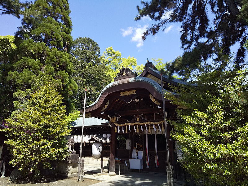 御霊神社の本殿 / 京都観光旅行ガイド