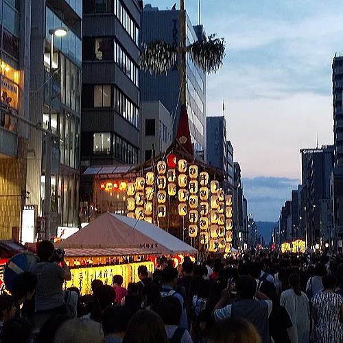 祇園祭 前祭の宵山 / 京都観光旅行ガイド