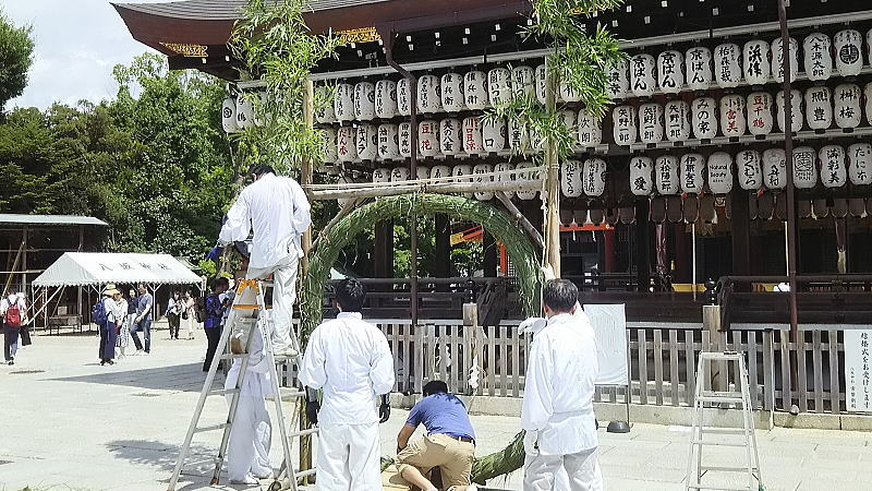 八坂神社 夏越の大祓 (茅の輪くぐり) / 京都観光旅行ガイド