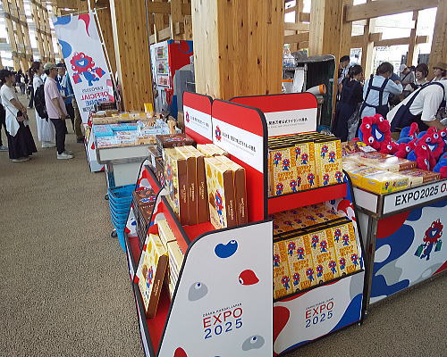 万博リング下「グッズ&ショップ」
