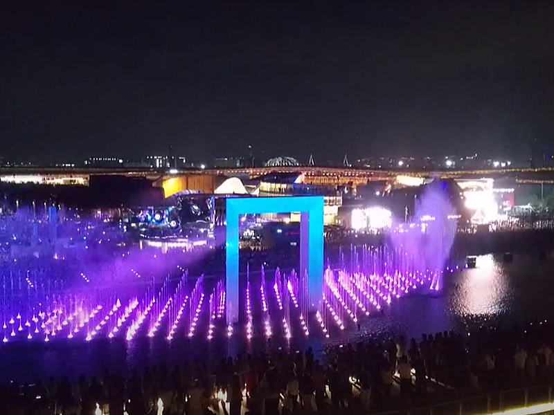 水上ショー「アオと夜の虹のパレード」