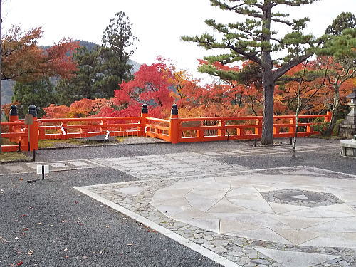 鞍馬寺 紅葉 2025 / 京都観光旅行ガイド