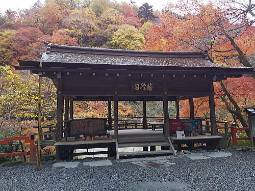 貴船神社 紅葉 2025 / 京都観光旅行ガイド