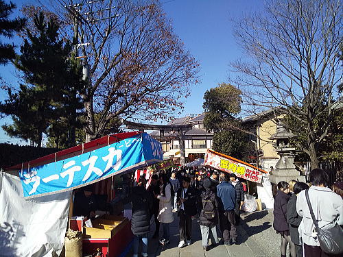 伏見稲荷大社 初詣 屋台 / 京都観光旅行ガイド