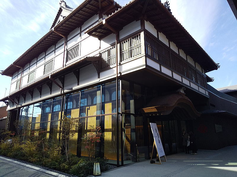 宮川町歌舞練場三ツ輪座 / 京都観光旅行ガイド