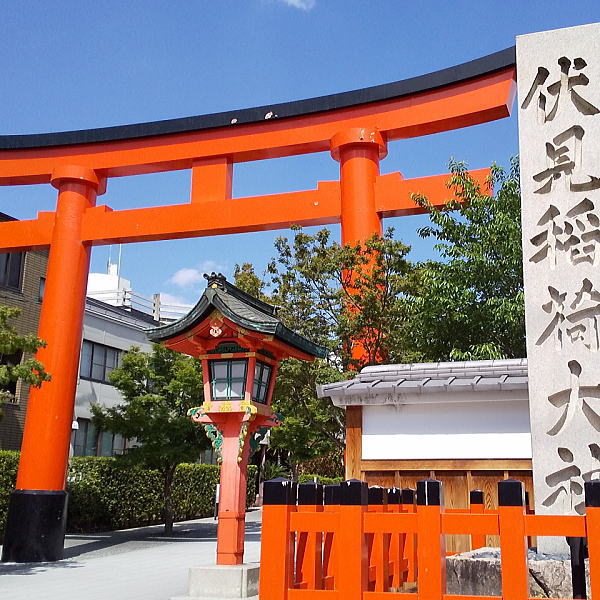 伏見稲荷大社 / 京都観光旅行ガイド
