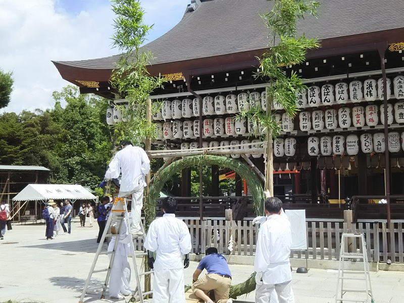 八坂神社 夏越の大祓 (茅の輪くぐり) / 京都観光旅行ガイド